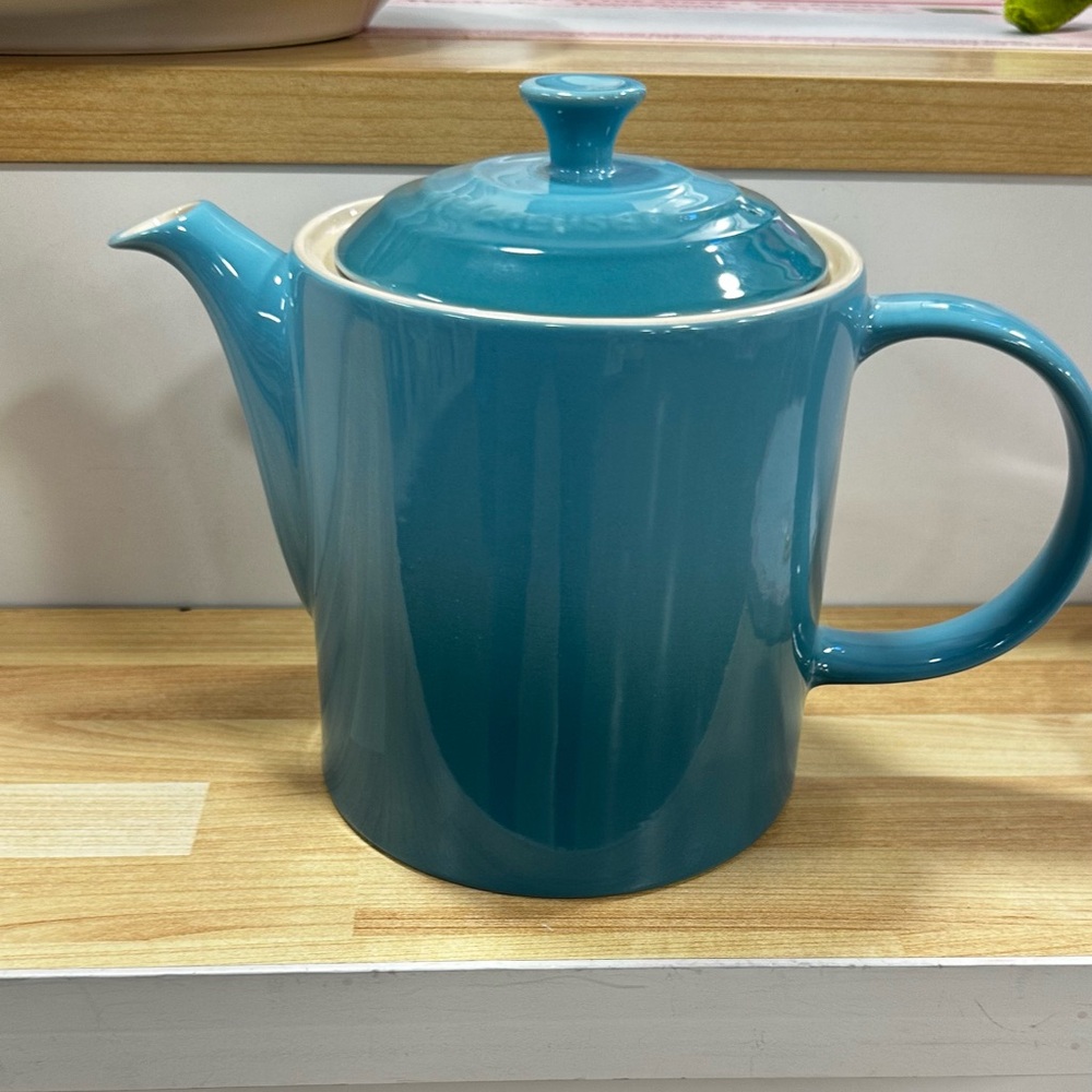 Le Creuset grand Caribbean Blue Ceramic Teapot 1.3qt new - Picture 1 of 7